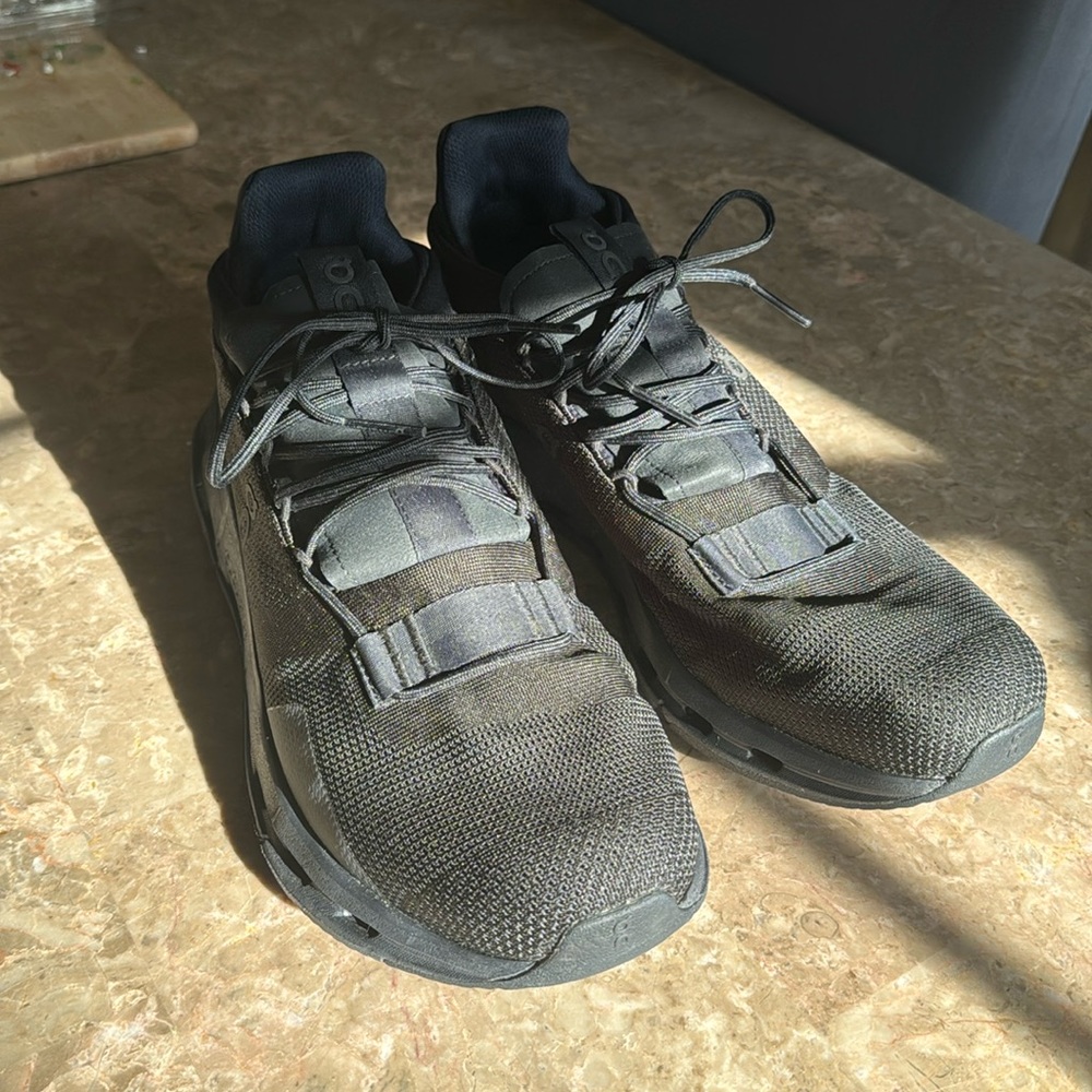 Men’s on cloud cloud novas size 12